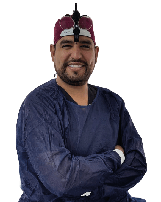 Dentista Dr. Daniel Montalván, experto en implantes dentales en Unique Dental Clinic, dentista premium en Cabo San Lucas.