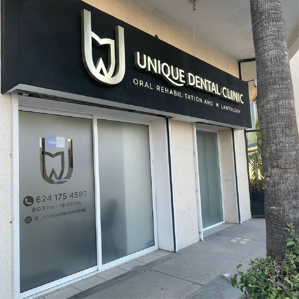 Modern exterior facade of Unique Dental clinic, a premium dentist clinic in Cabo San Lucas.